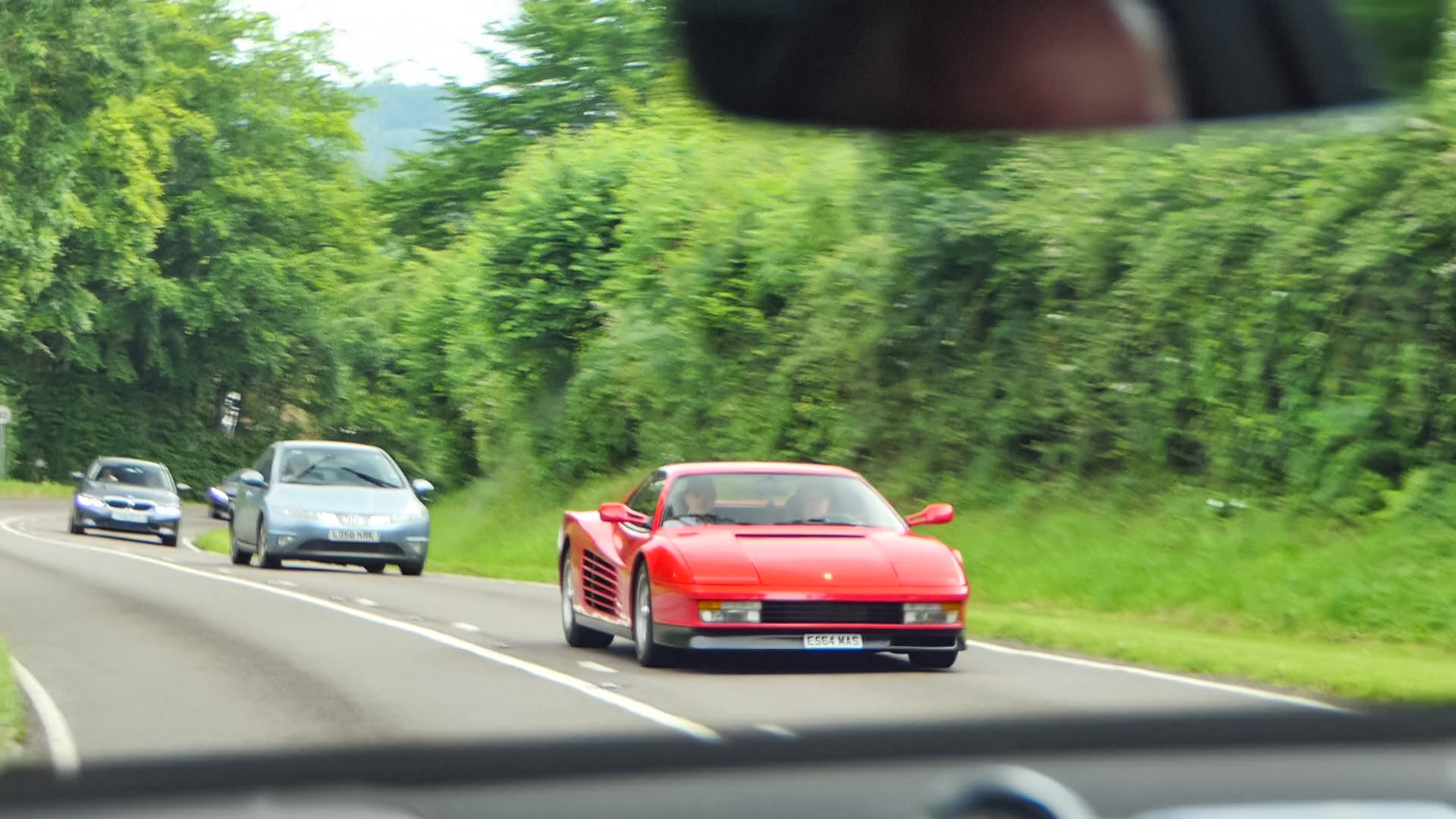 Ferrari testarossa - E564MAS (GB)