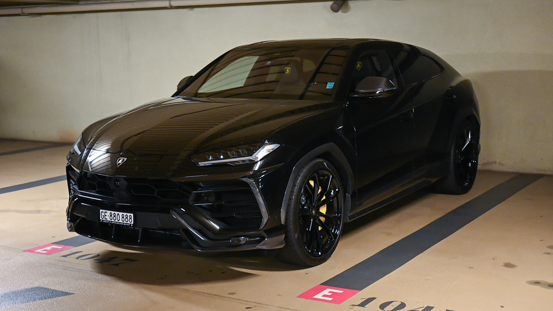 Lamborghini Urus - GE880888 (CH)