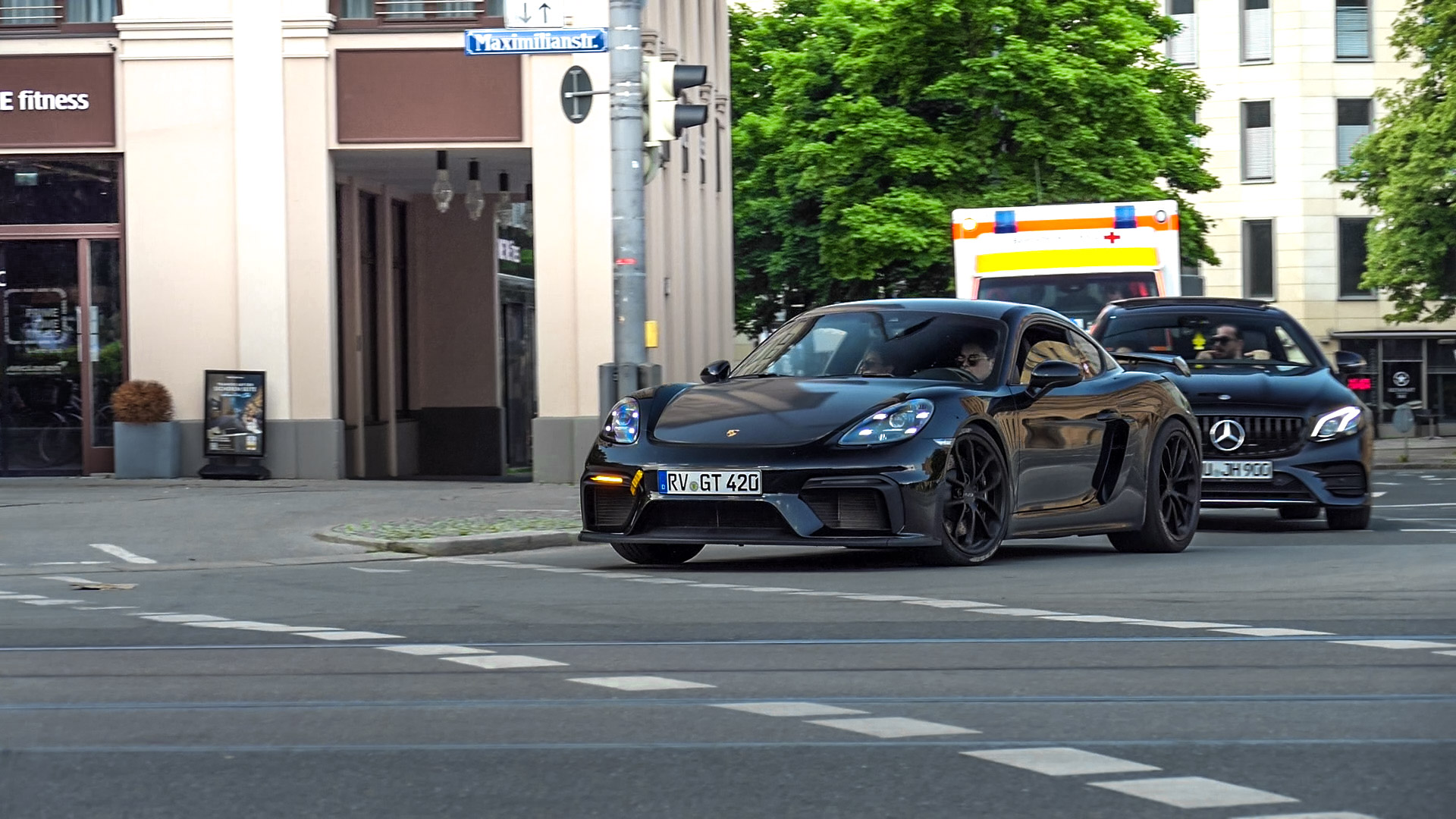 Porsche Cayman GT4 - RV-GT420