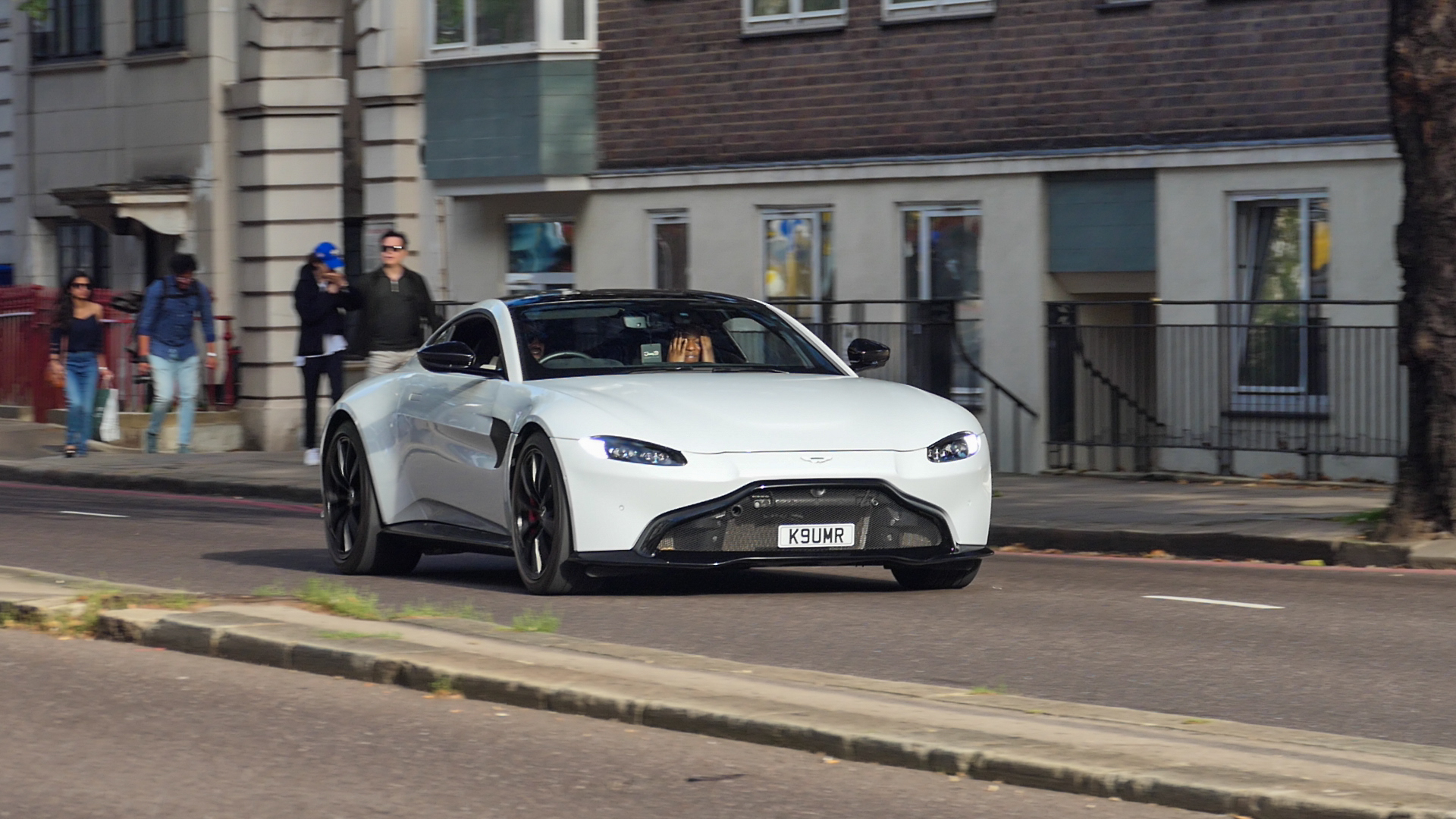 Aston Martin Vantage - K9UMR (GB)