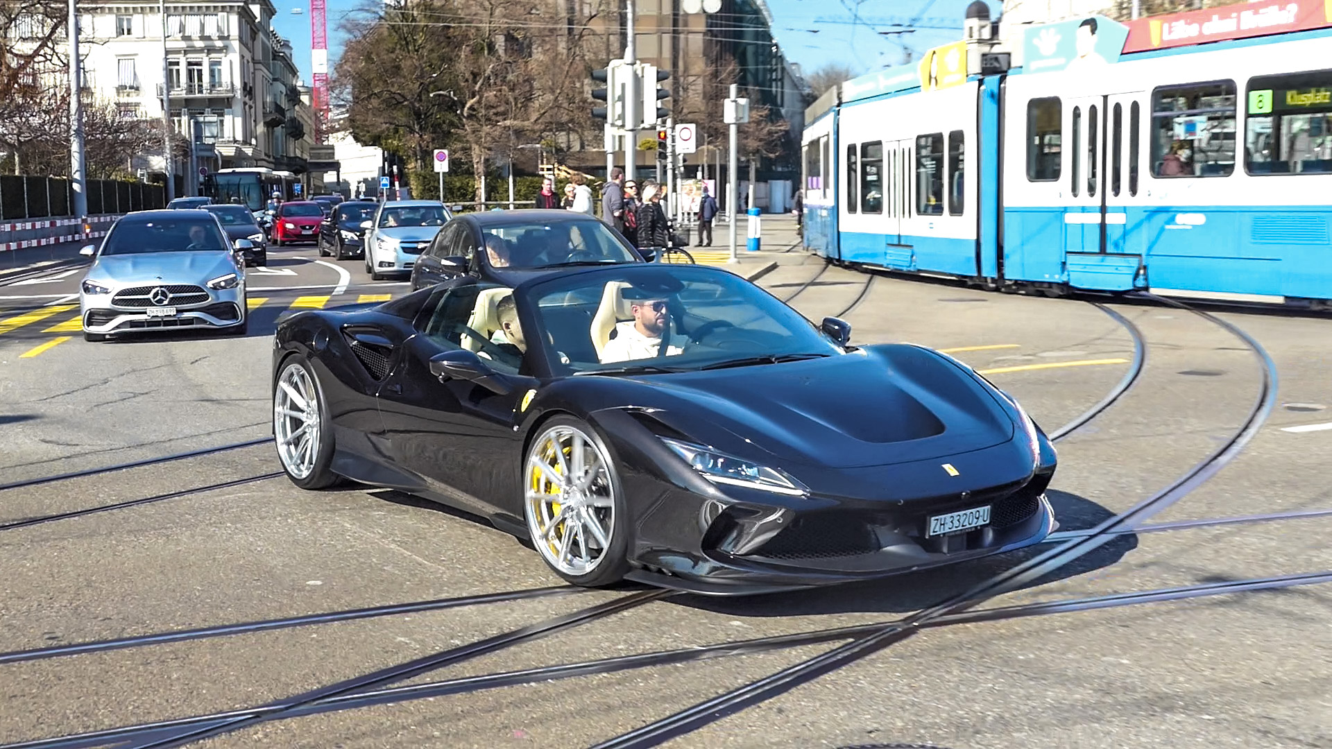 Ferrari F8 Spider - ZH33209U (CH)