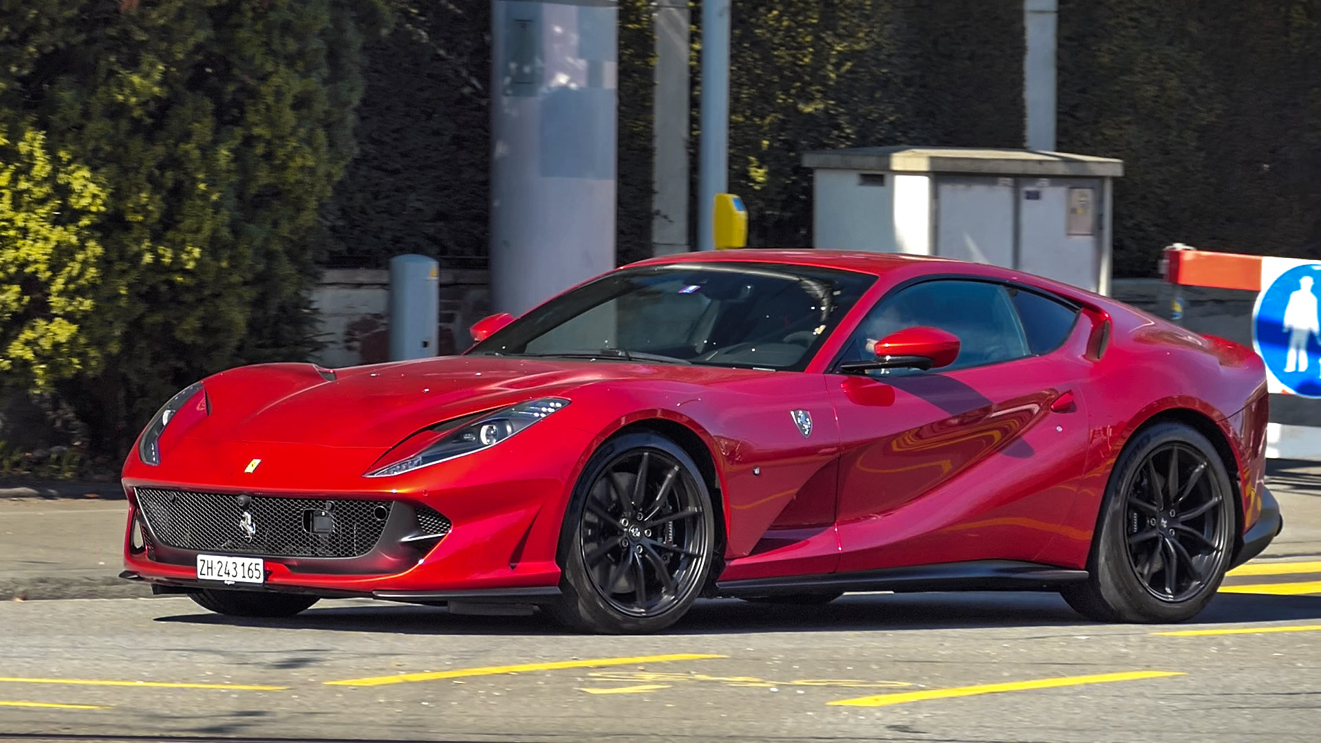 Ferrari 812 Superfast - ZH243165 (CH)