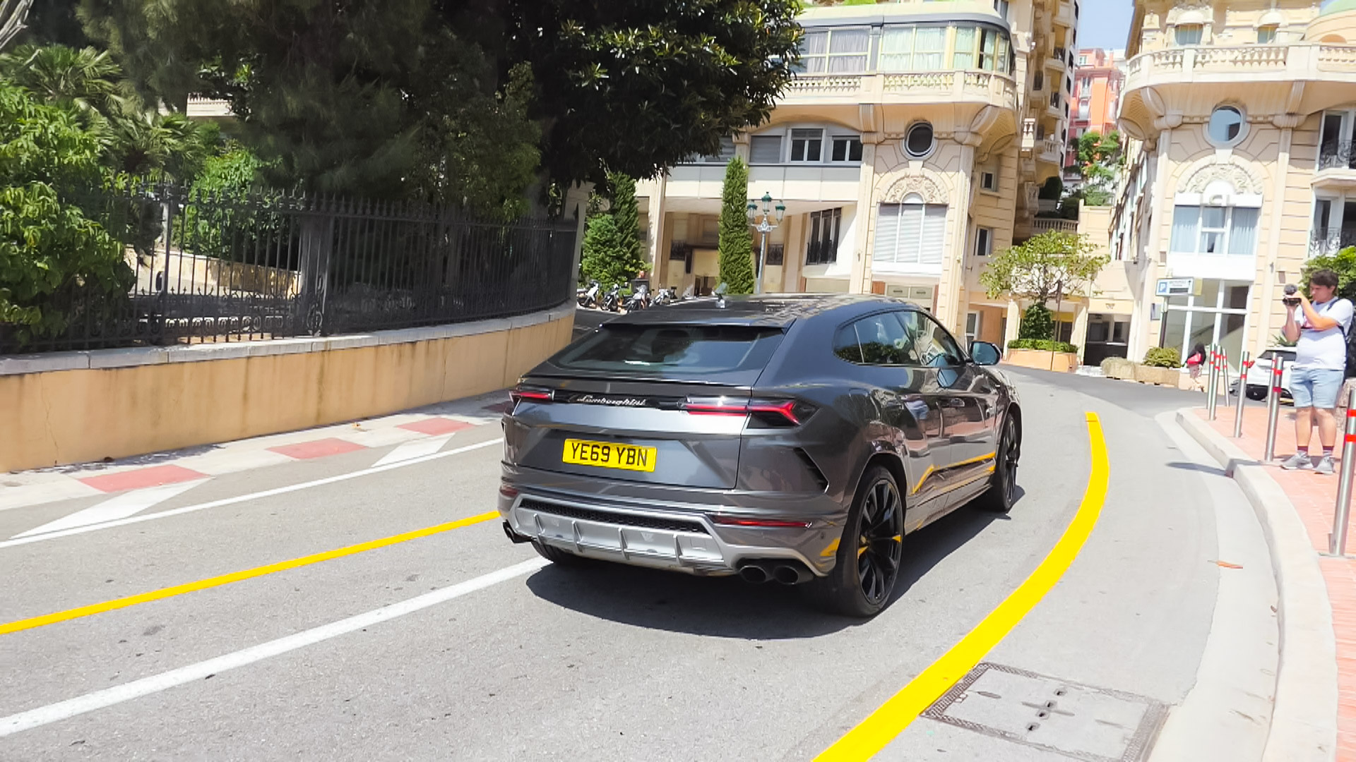 Lamborghini Urus - YE69YBN (GB)