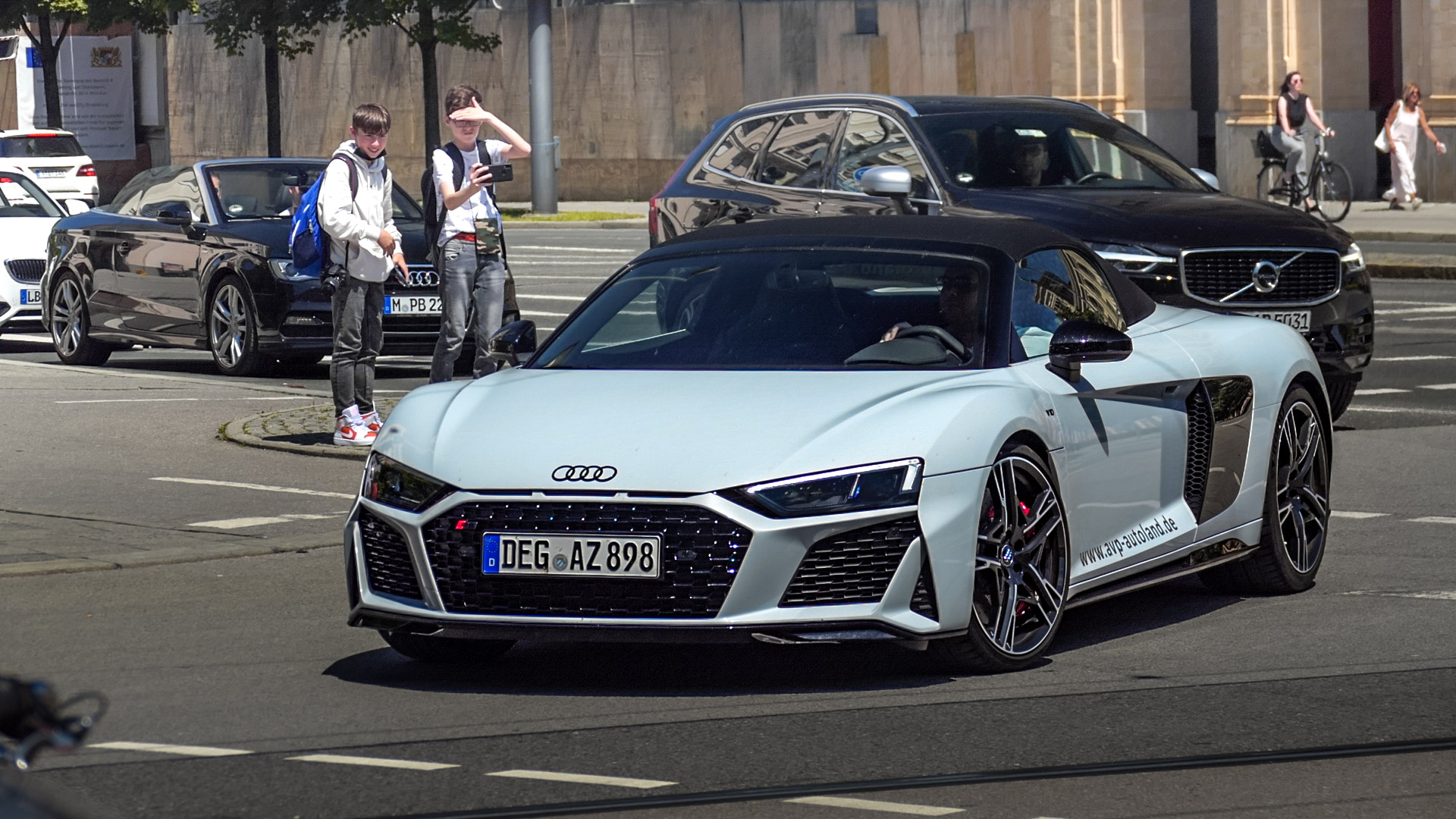 Audi R8 V10 Spyder - DEG-AZ898