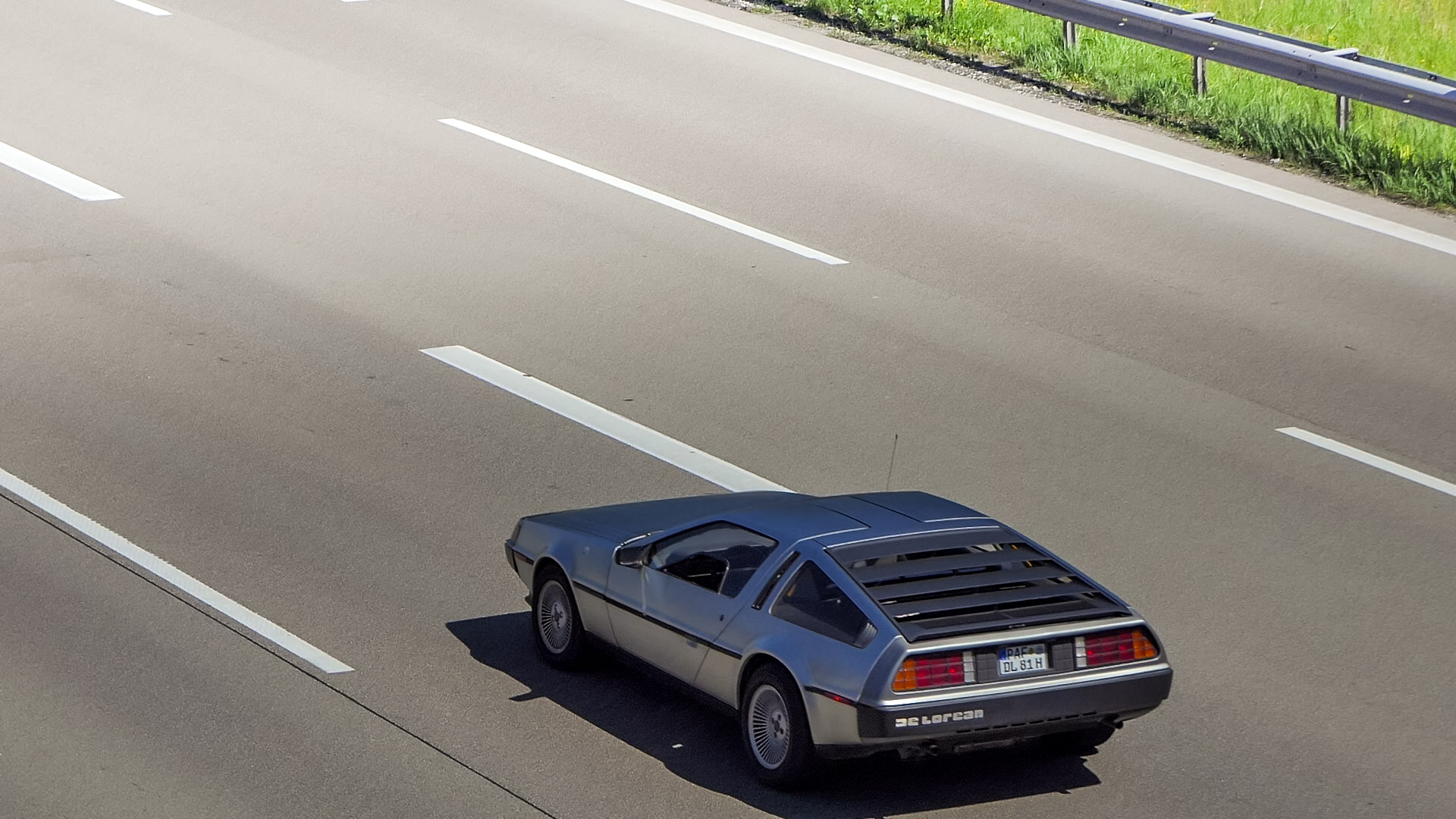 DMC 12 "Delorean" - PAF-DL81H