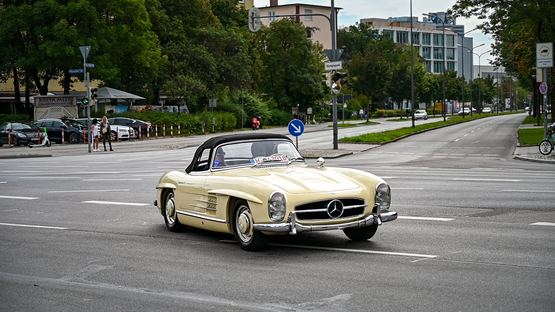 Mercedes 300SL Roadster - M063018