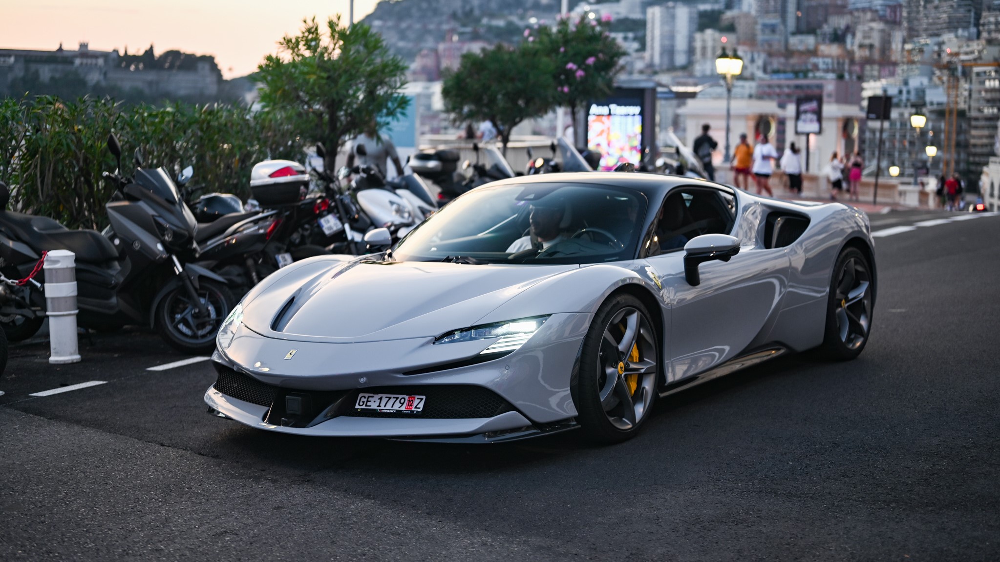 Ferrari SF90 Stradale - GE1779Z (CH)