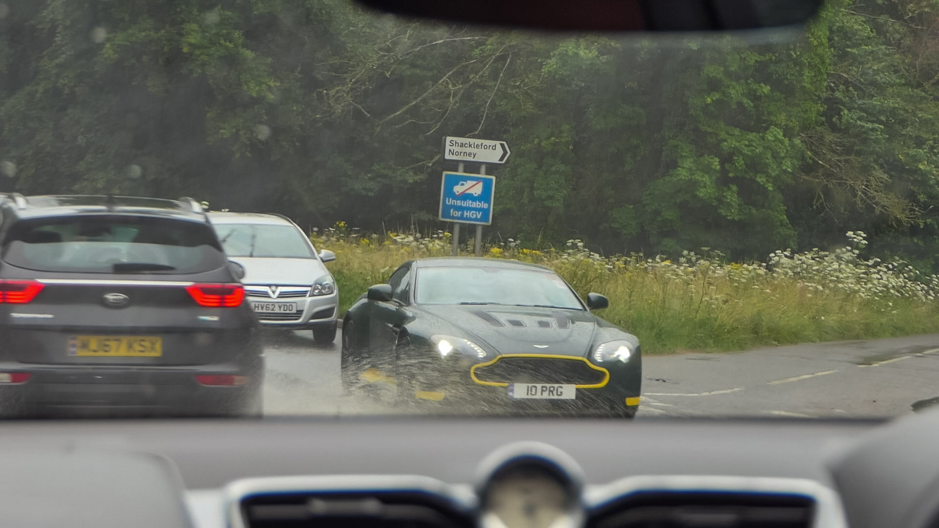 Aston Martin Vantage V12 - 10PRG (GB)