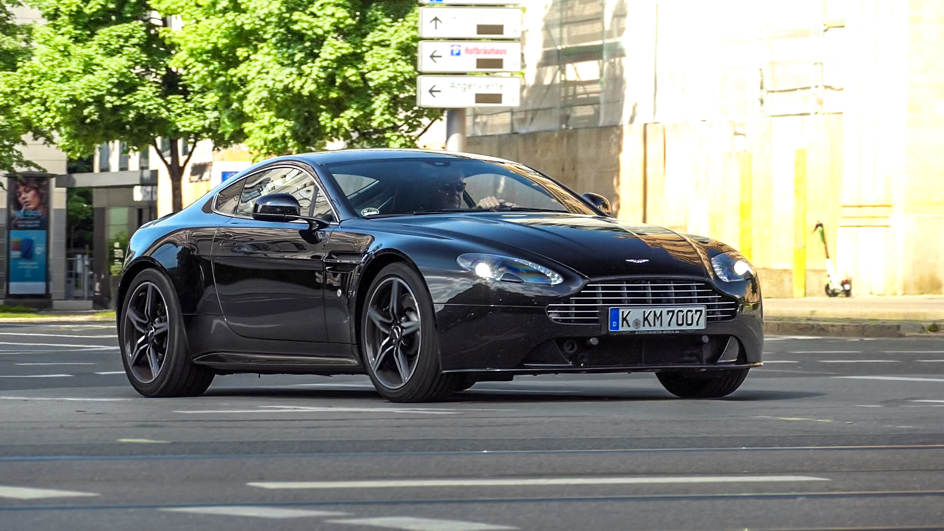 Aston Martin Vantage V8 - K-KM7007