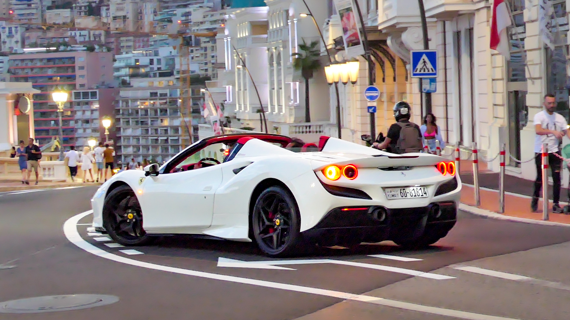 Ferrari F8 Spider - 6081814 (KWT)