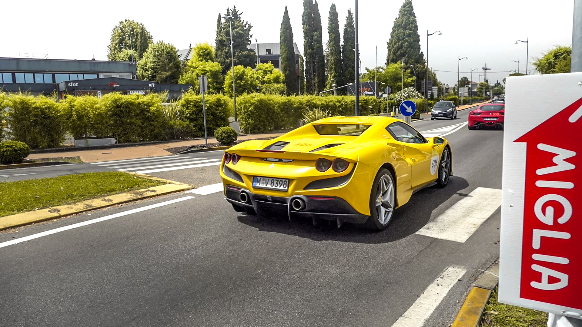 Ferrari F8 Spider - M-V8398