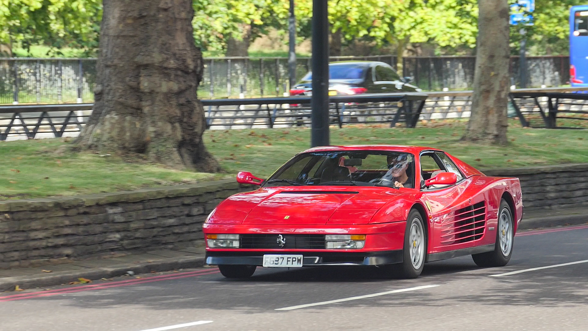 Ferrari testarossa - F697FPW (GB)