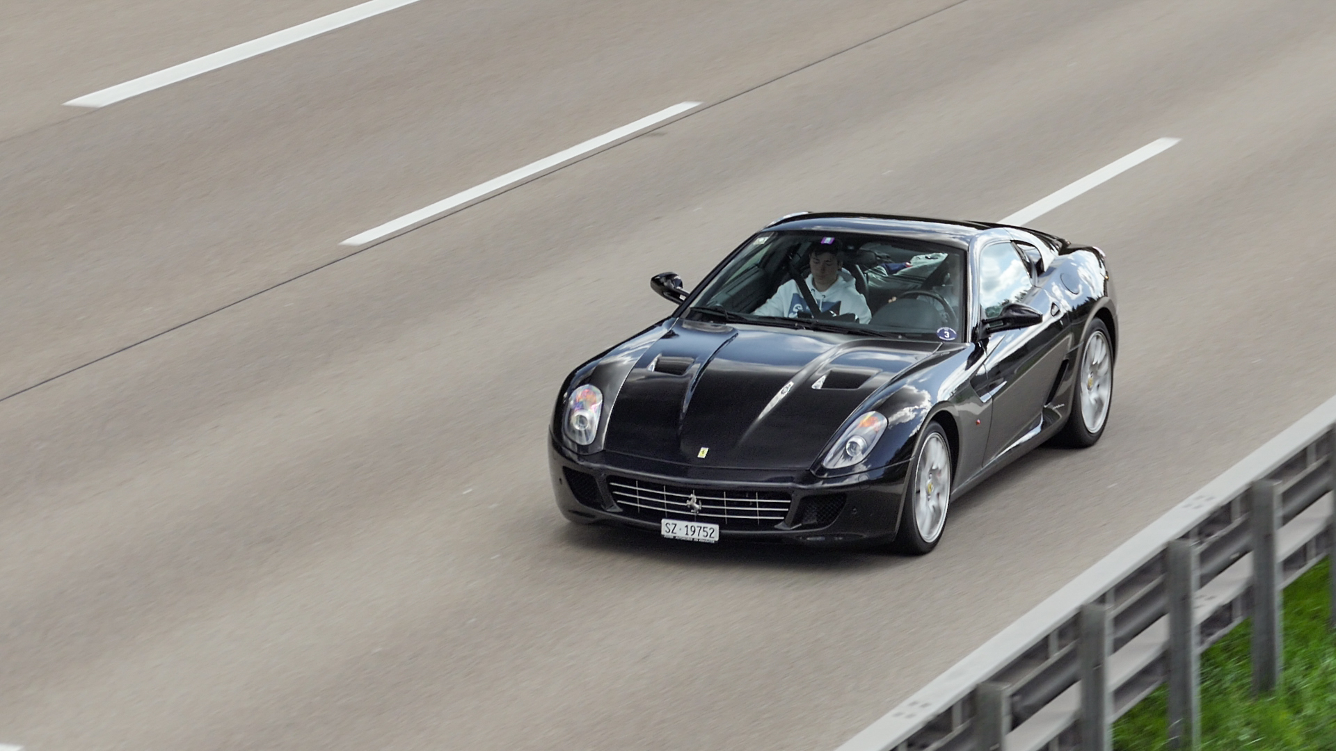 Ferrari 599 GTB - SZ19752 (CH)