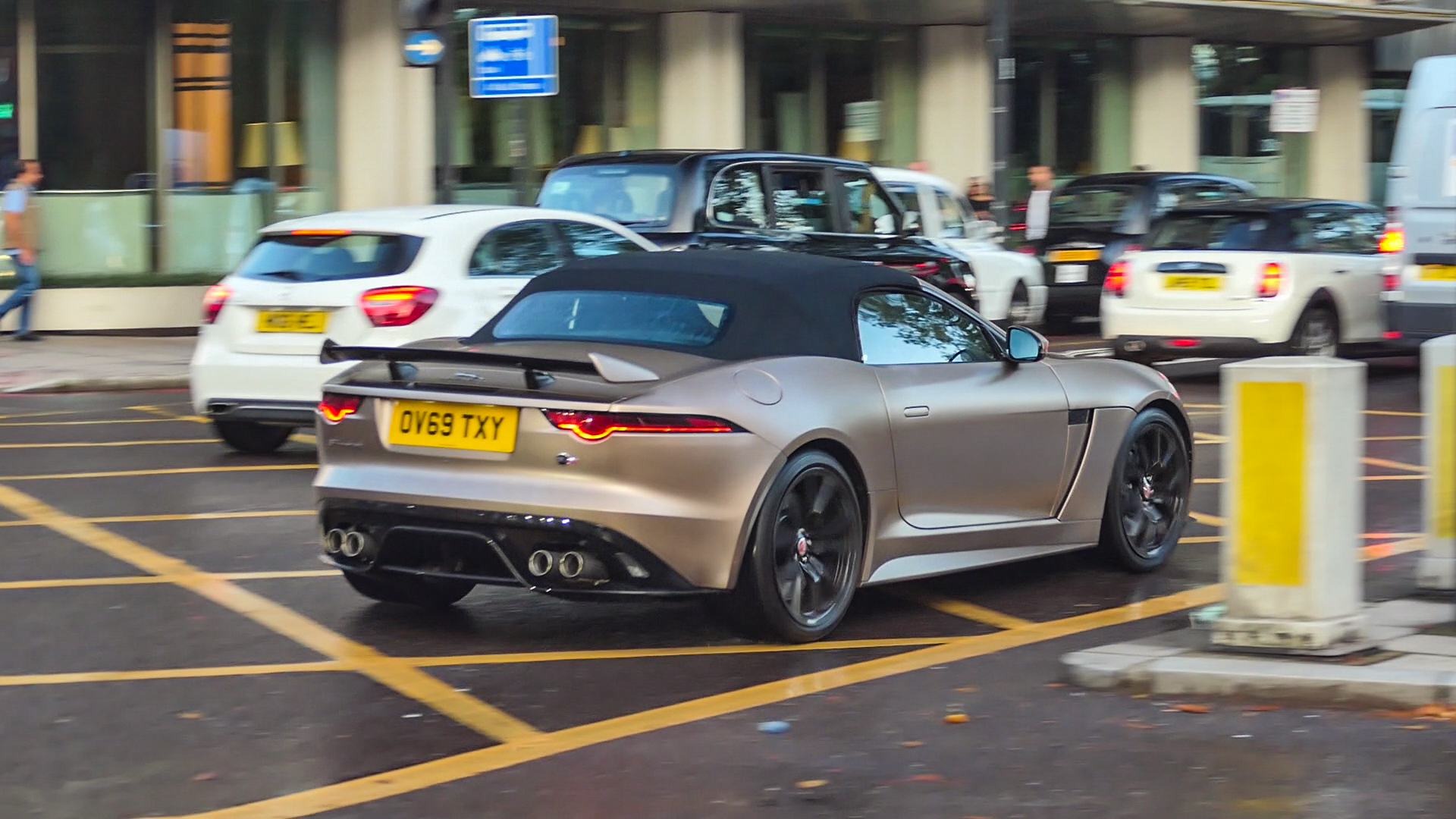 Jaguar F-Type SVR - OV69TXY (GB)