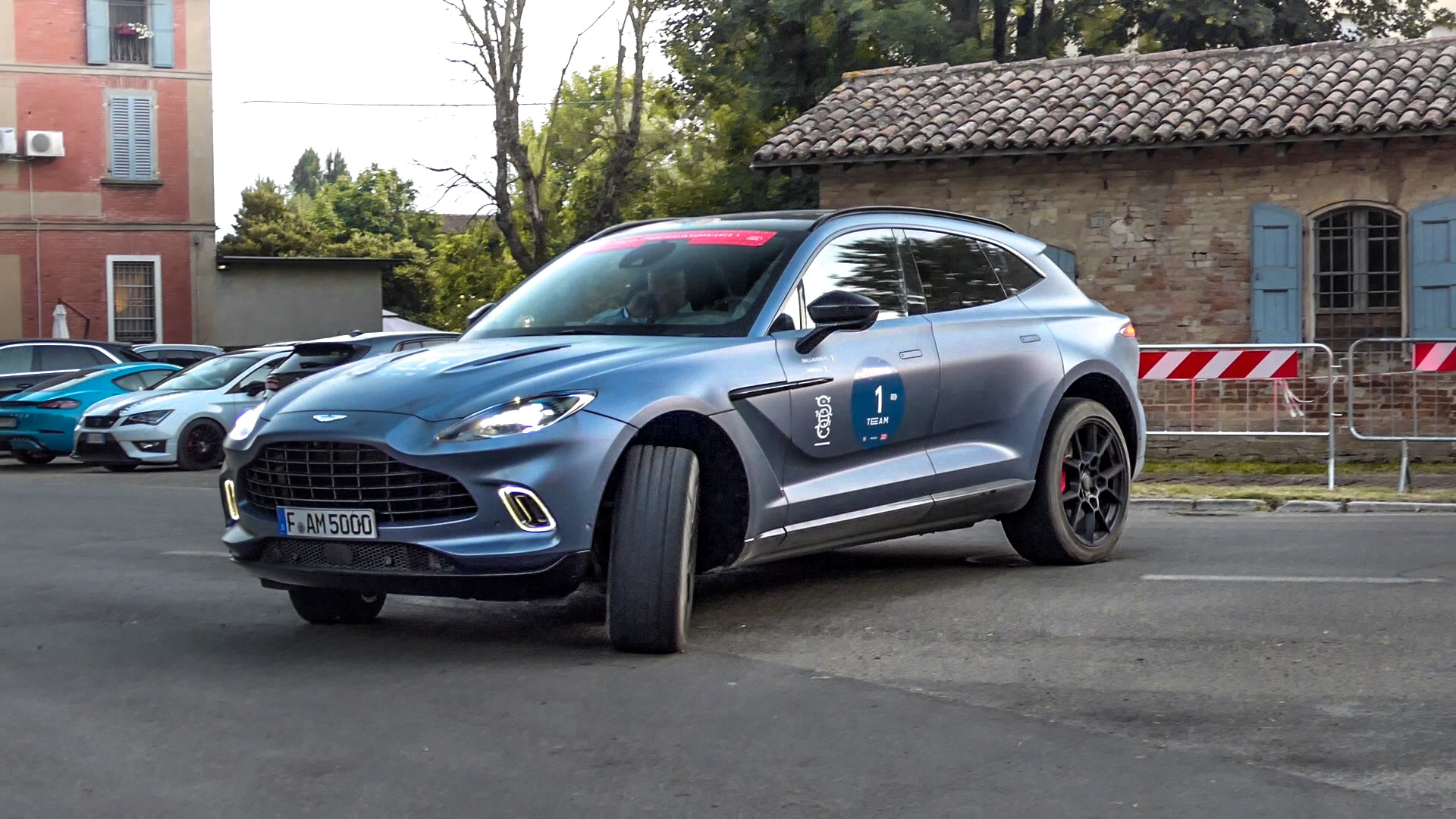 Aston Martin DBX - F-AM5000