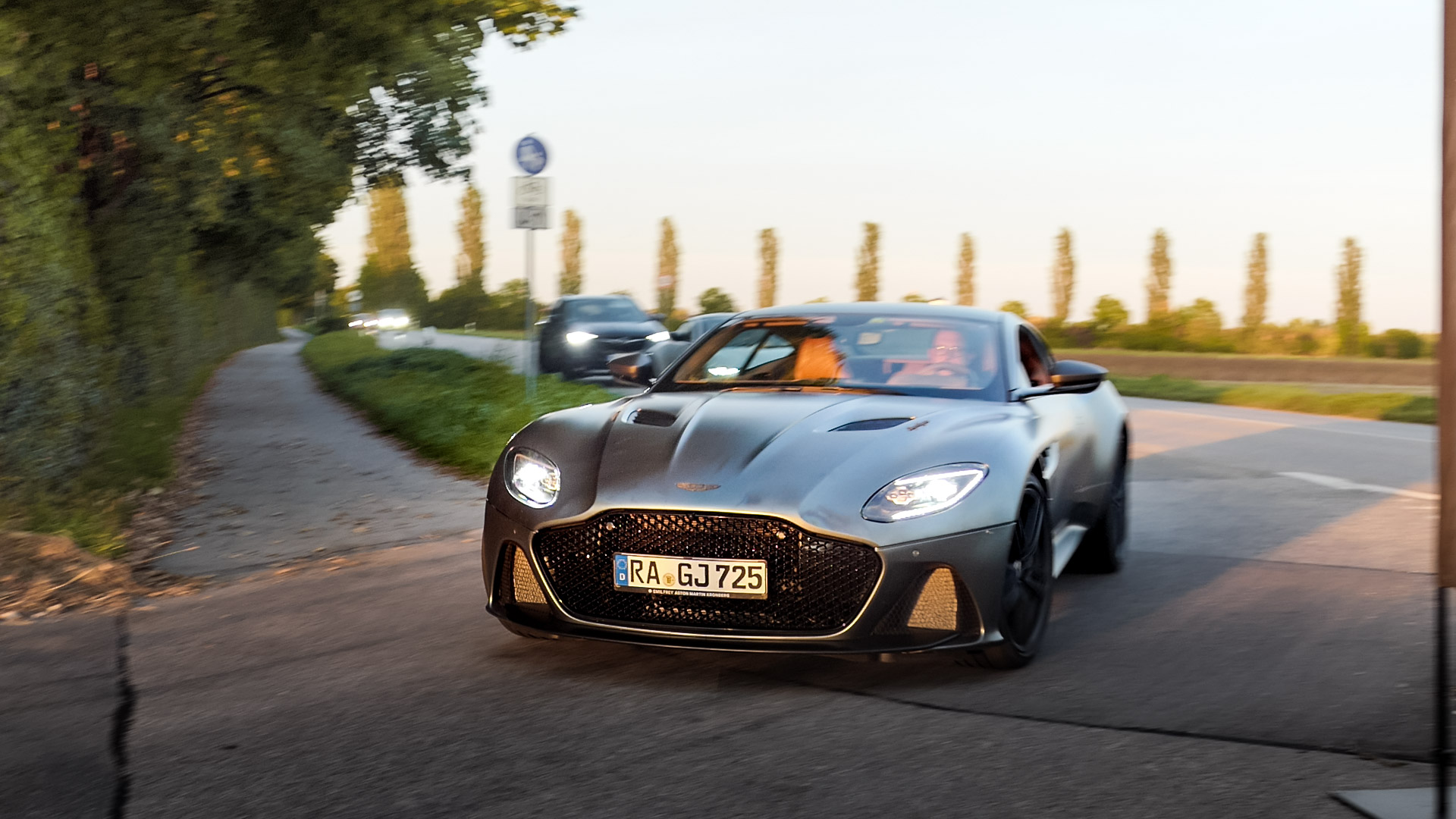 Aston Martin DBS Superleggera Volante - RA-GJ725