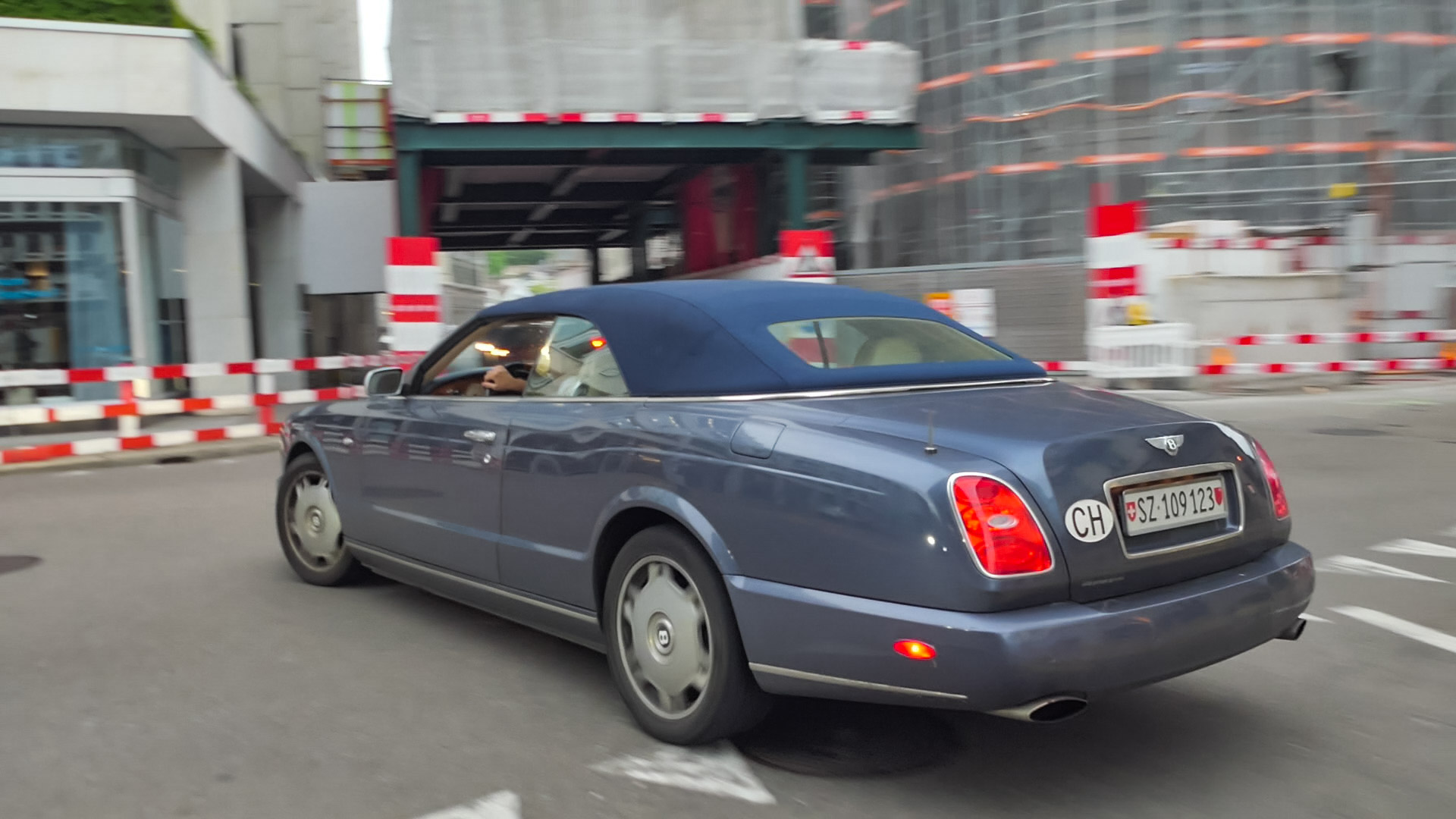 Bentley Azure - SZ109123 (CH)