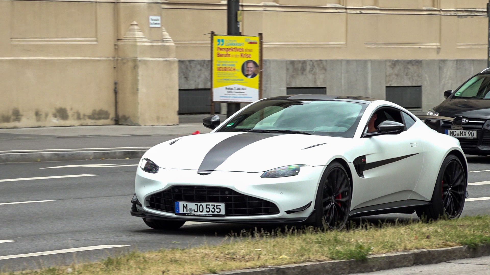 Aston Martin Vantage F1 Edition - M-JO353