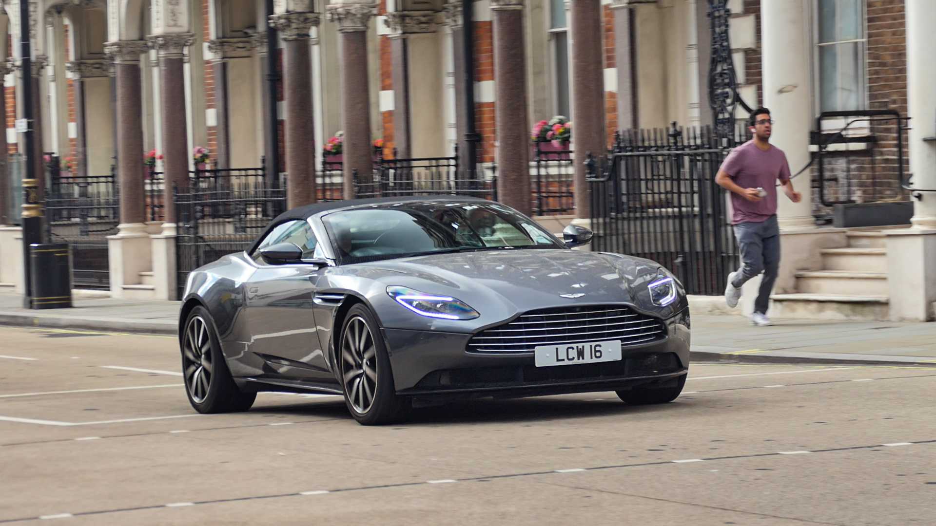 Aston Martin DB11 - LCW16 (GB)