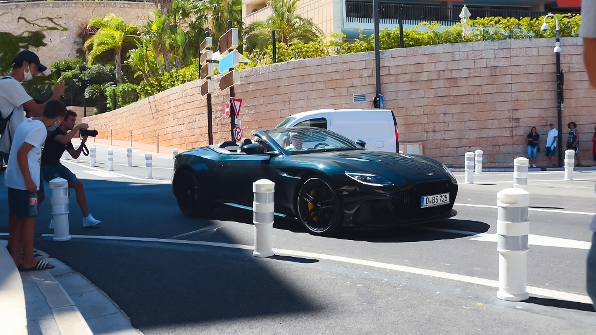 Aston Martin DBS Superleggera Volante - D-BS725