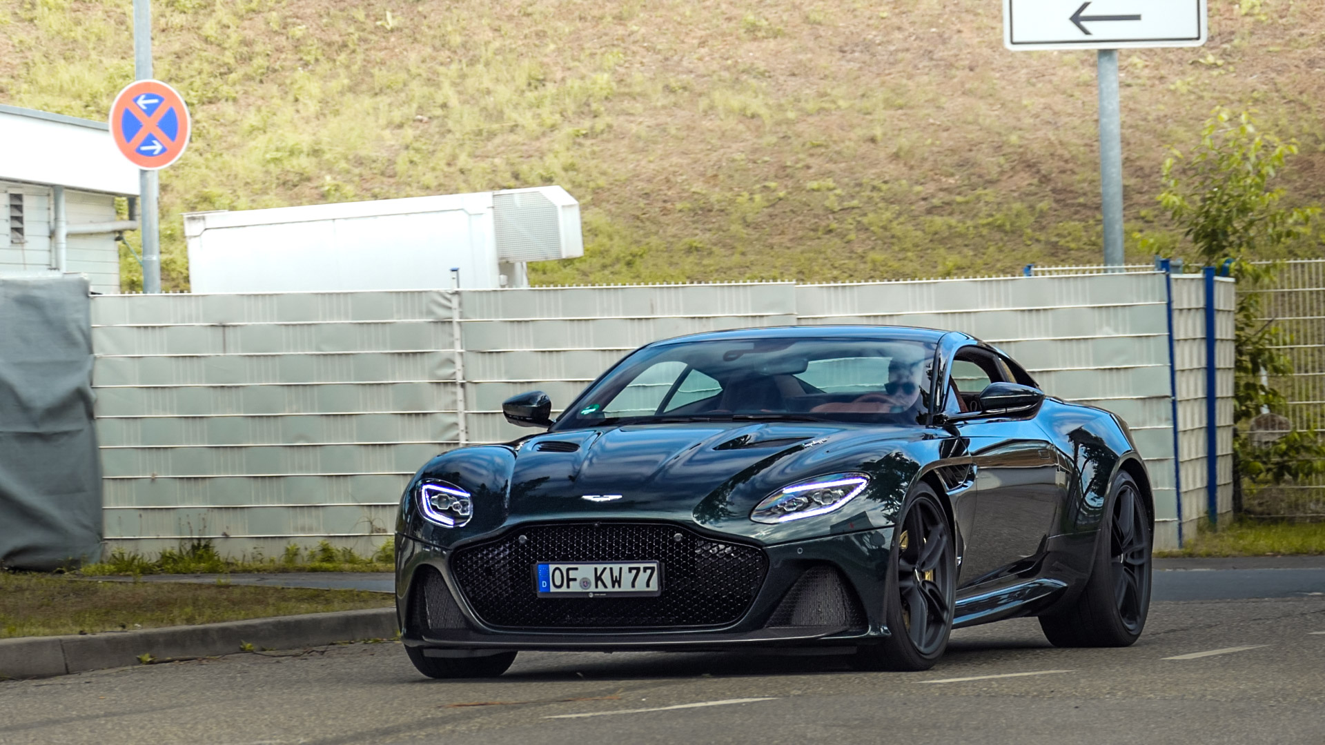 Aston Martin DBS Superleggera - OF-KW77