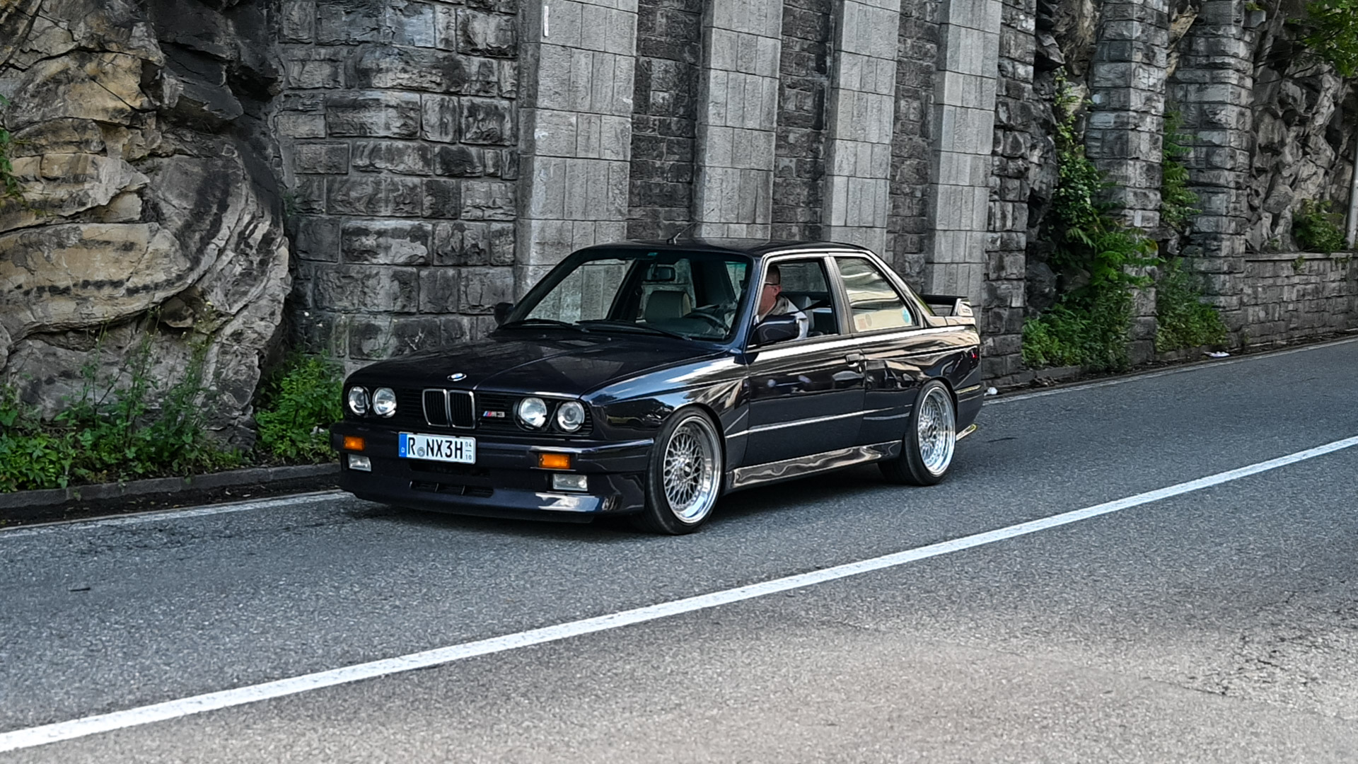 BMW M3 E30 - R-NX3H