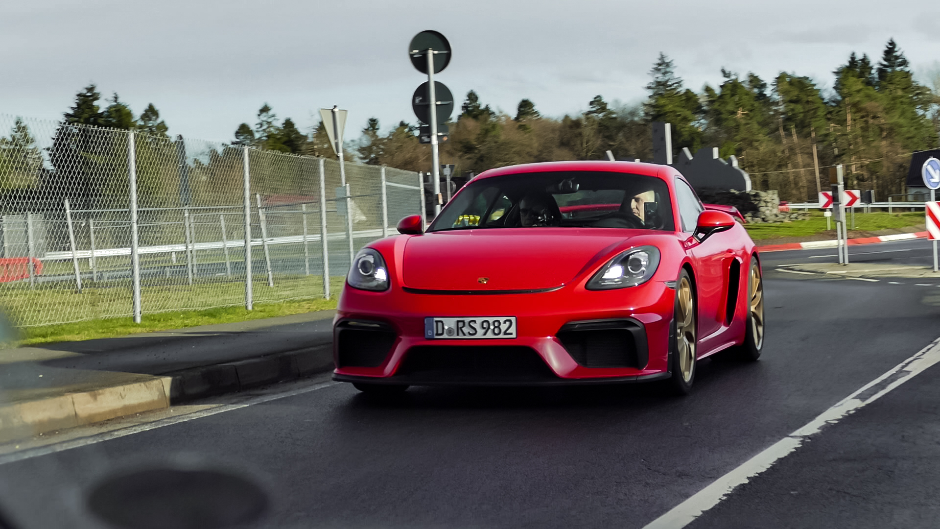 Porsche Cayman GT4 - D-RS982