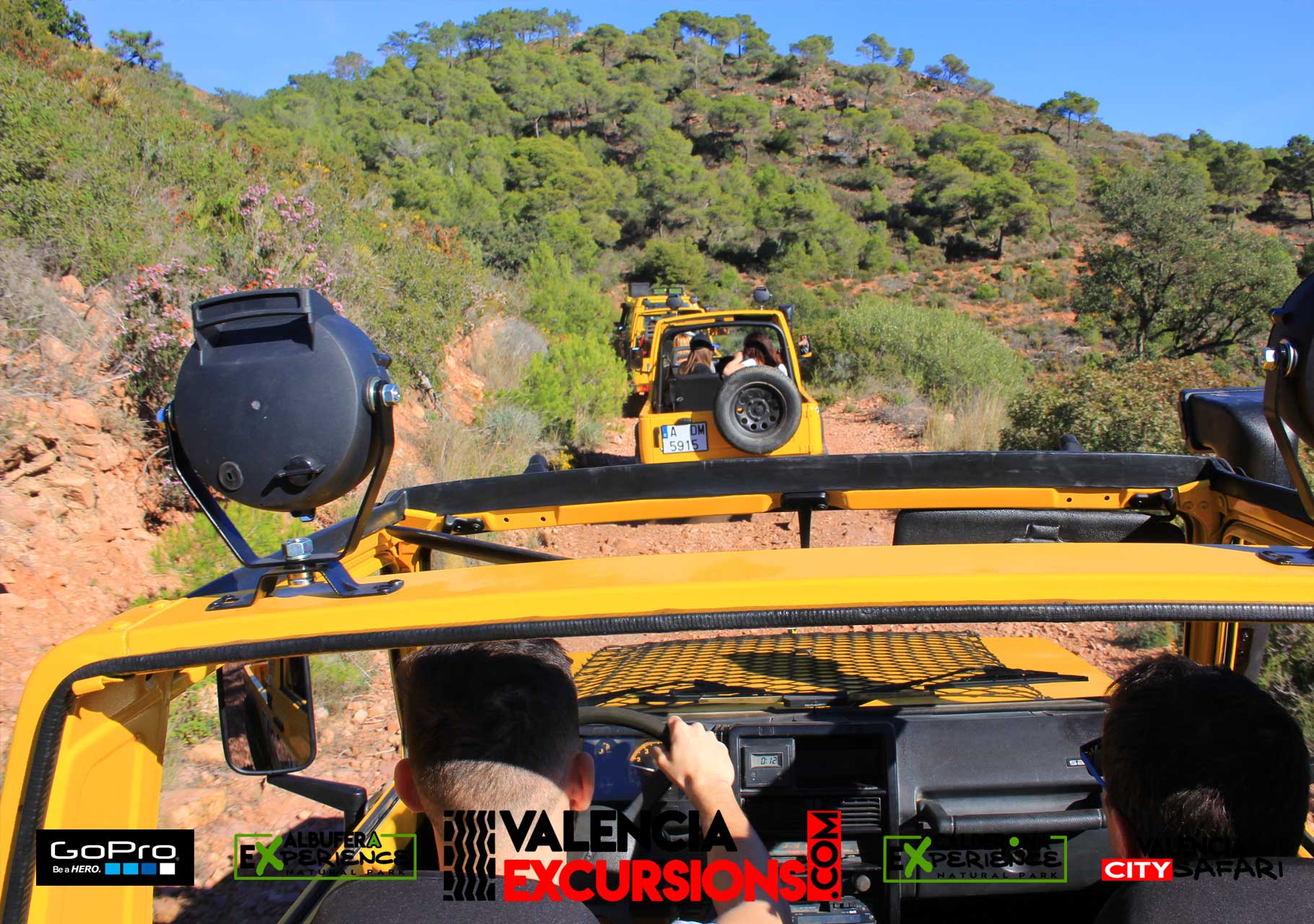 Calderona adventure with 4x4 jeeps in a guided tour. Offroad excursion with cabriolet jeeps in Valencia