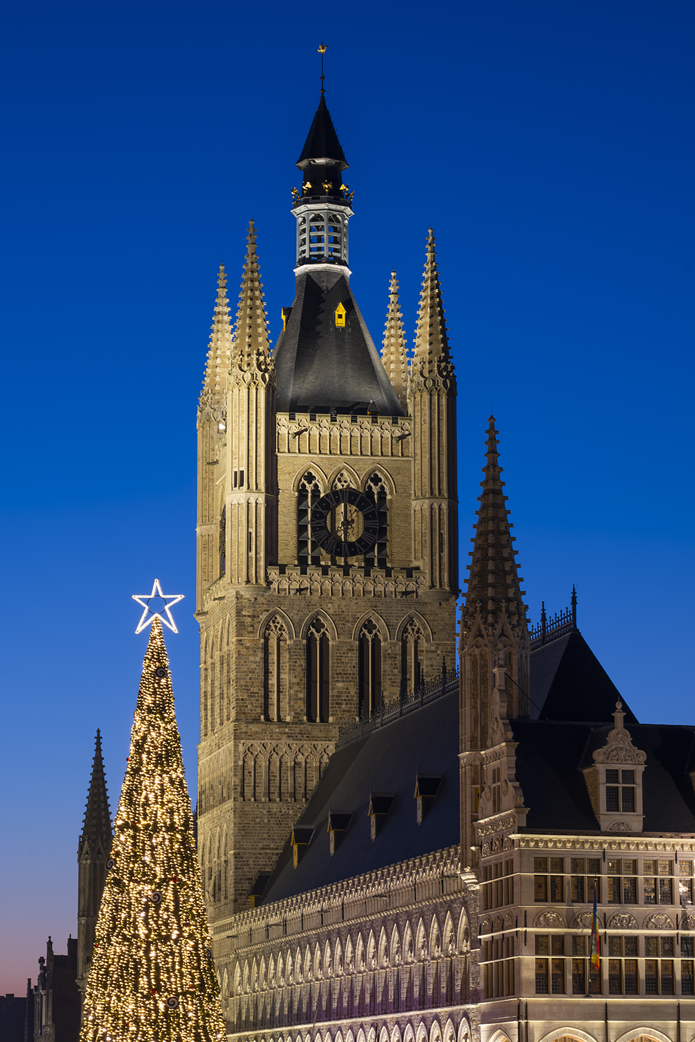 Die Tuchhallen von Ieper/Ypern - The cloth halls of Ieper/Ypern
