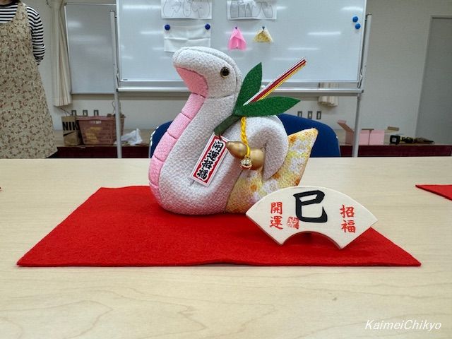毎年恒例、「木目込み人形づくり」に取り組みました！