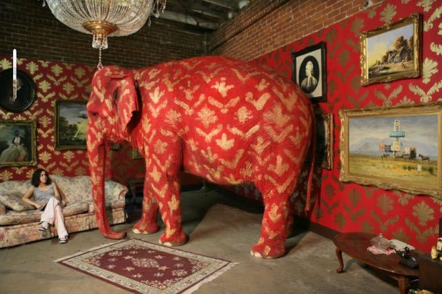 【美術解説】 2006年にロサンゼルスで開催されたバンクシーの個展「かろうじて合法」