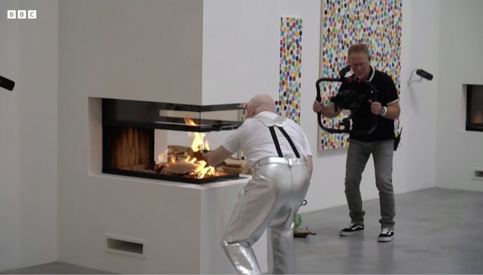 【作品解説】ダミアン・ハースト「物理的アートを燃やしてNFTアートへ移行する」