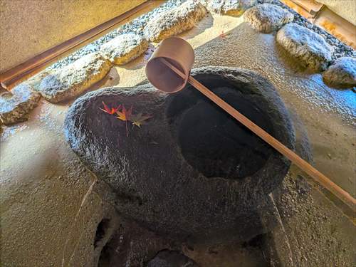 蹲踞　紅葉　柄杓　清め方　茶室　入室　小間　