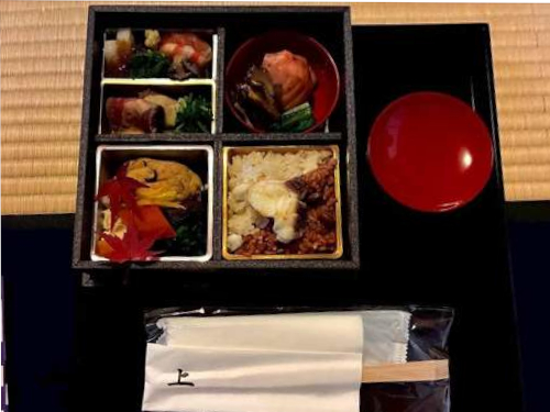 茶室　茶事　懐石　松花堂弁当　盃事　小間　濃茶　薄茶　炭点前