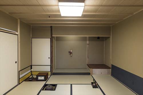 喚鐘　赤松の床柱　ブビンガ　　広間　八畳　