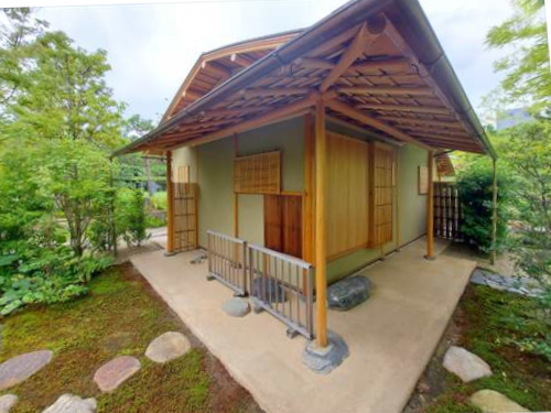 茶室　茶事　小間　躙り口　貴人口　土間庇　数寄屋　和風　