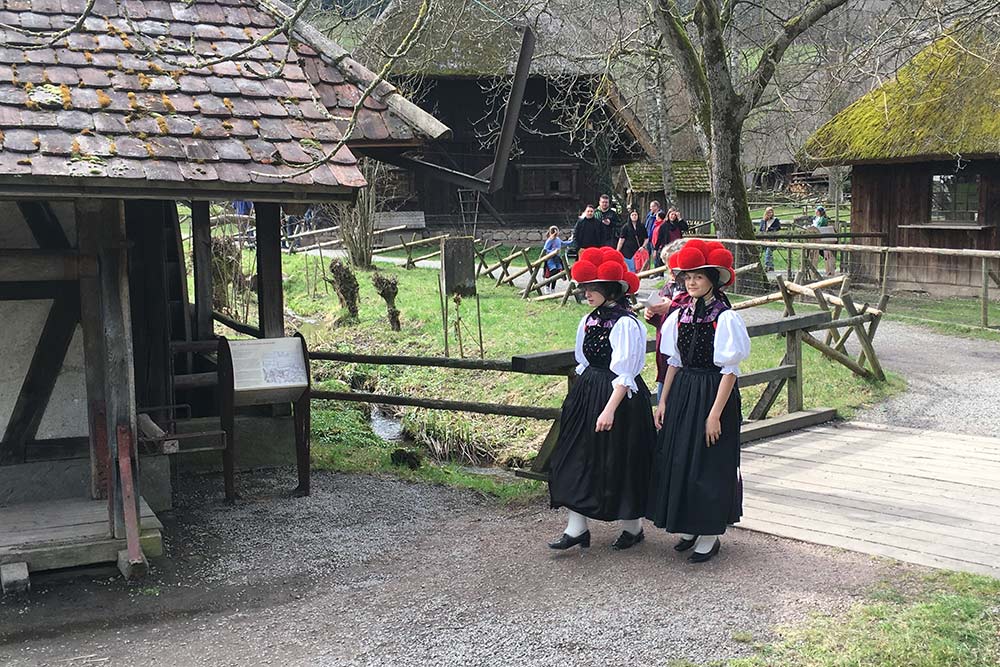 Bollenhuttracht in Gutach, Foto: © SchoenerDesign.de