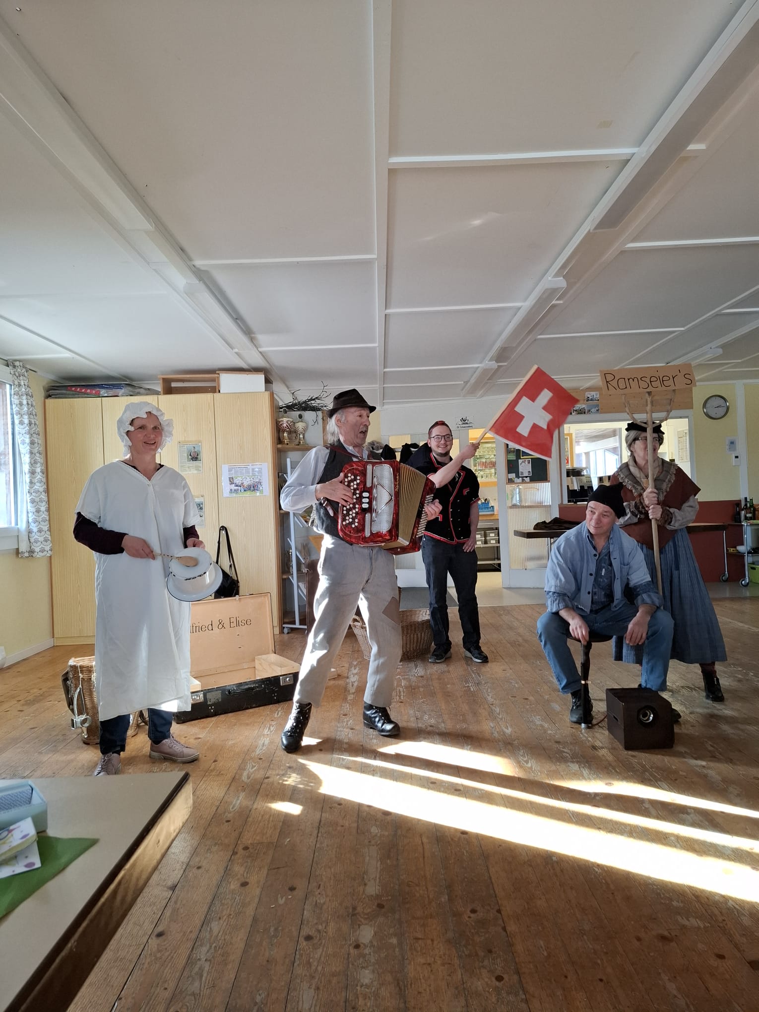  Komiker Gottfried und Elise aus dem Emmental, Kanton Bern, unterwegs im Emmental