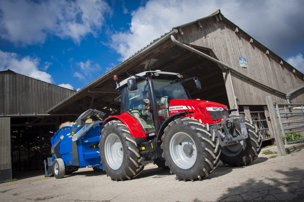 Massey Ferguson 5713 SL Allradtraktor (Quelle: AGCO)