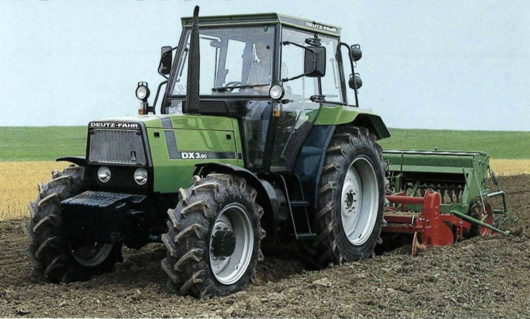 Deutz-Fahr DX3.90 Allradtraktor mit Starcab (Quelle: SDF Archiv)