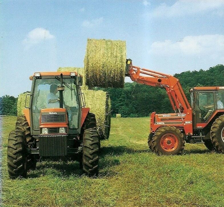 Kubota M8580 Allradtraktor mit Frontlader (Quelle: Kubota)