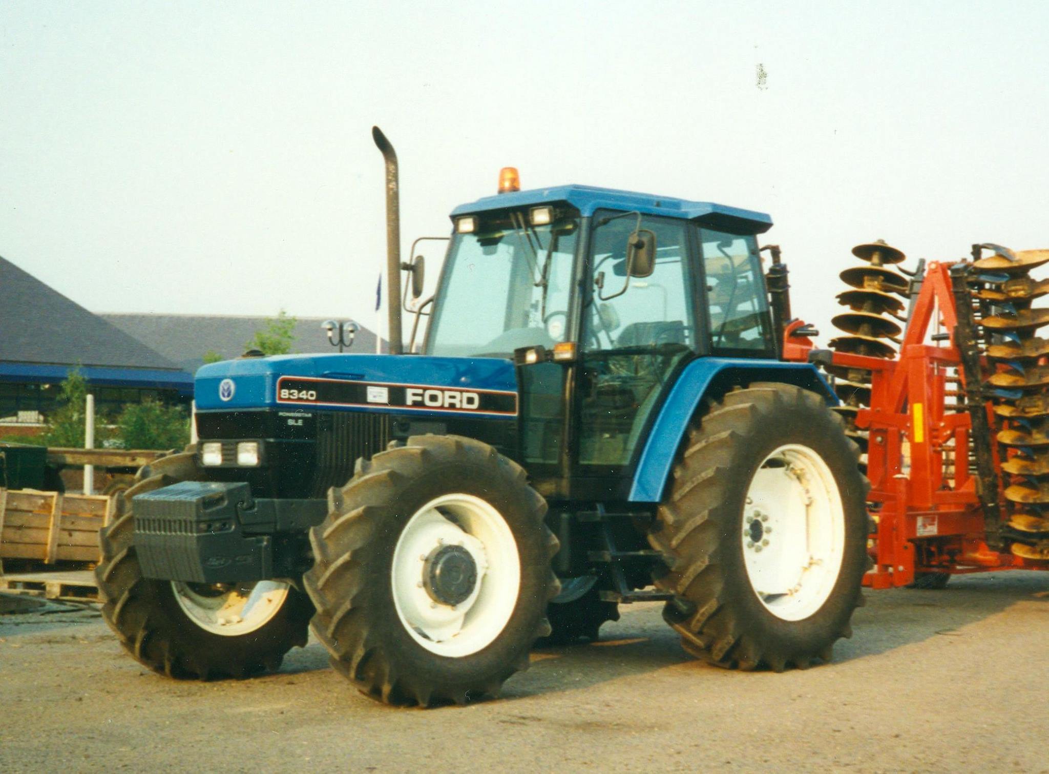 New Holland 8340 Allradtraktor (Quelle: Classic Tractor Magazine)