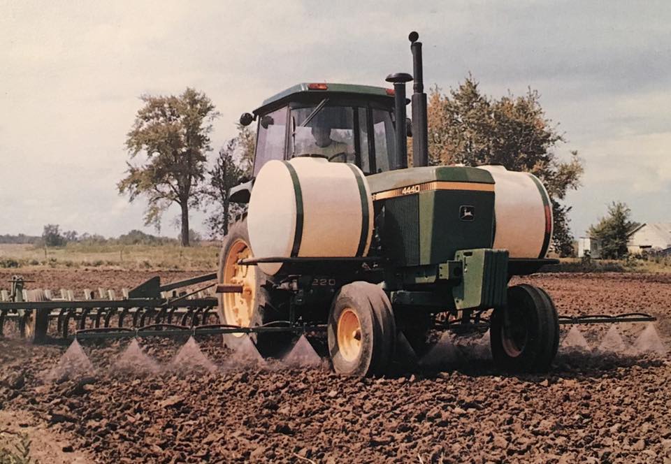 John Deere 4440 Traktor ohne Allradantrieb (Quelle: John Deere)