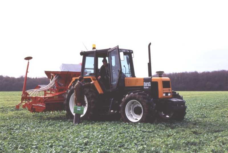 Renault 155-54 TZ16 Traktor mit gehobener Ausstattung (Quelle: Claas)