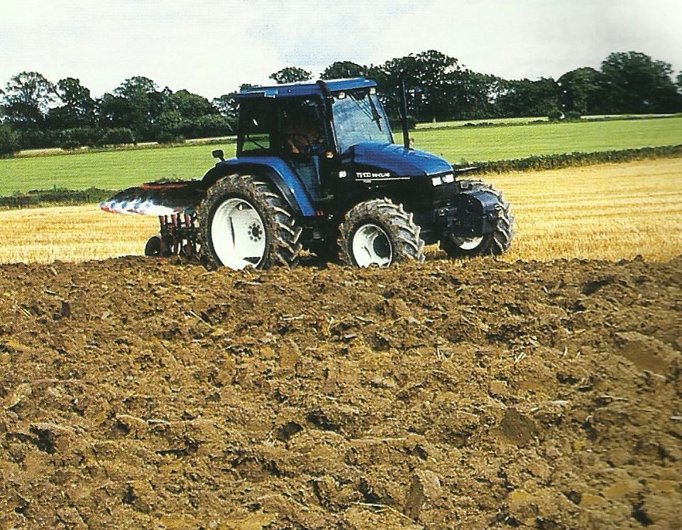 New Holland TS100 Allradtraktor (Quelle: CNH)