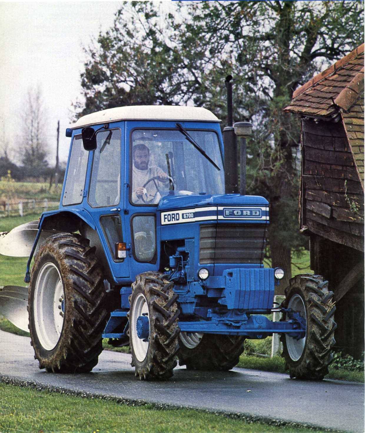 Ford 6700 Traktor mit Kabine und Allrad (Quelle: CNH)