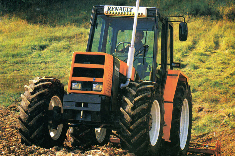 Renault 103-14TS Allrad-Traktor mit Kabine (Quelle: Claas)
