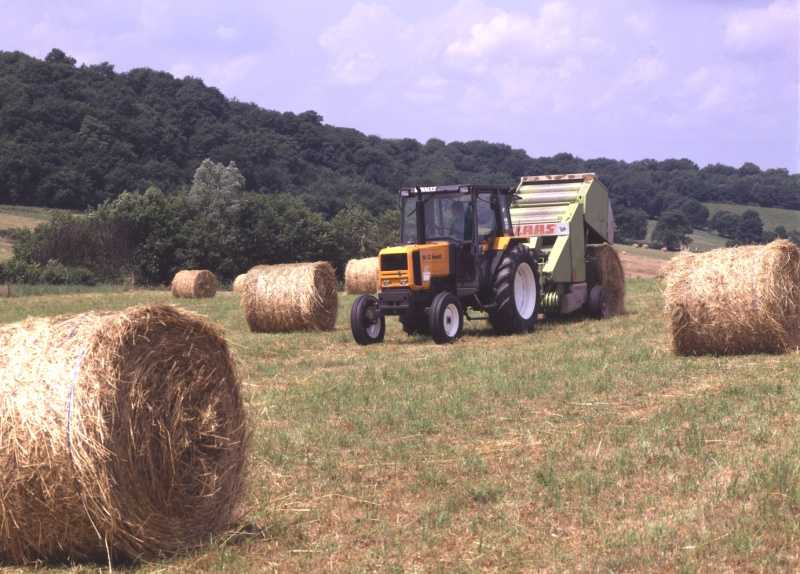 Renault 90-32MX Traktor mit Komfortkabine (Quelle: Claas)