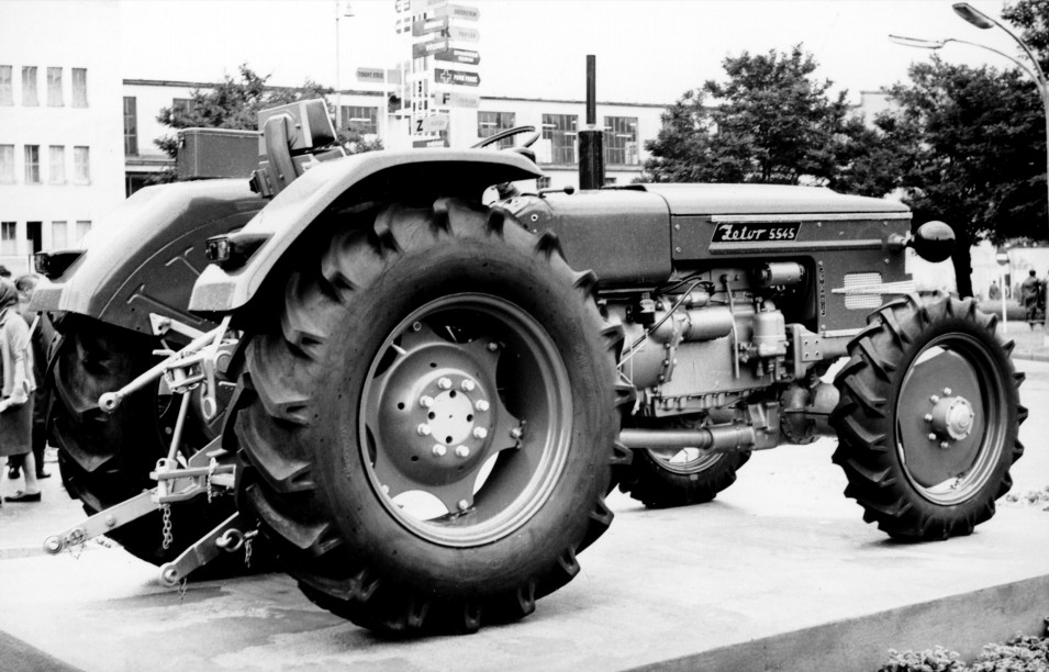 Zetor 5545 Traktor mit Allrad UR1 Serie (Quelle: Zetor)
