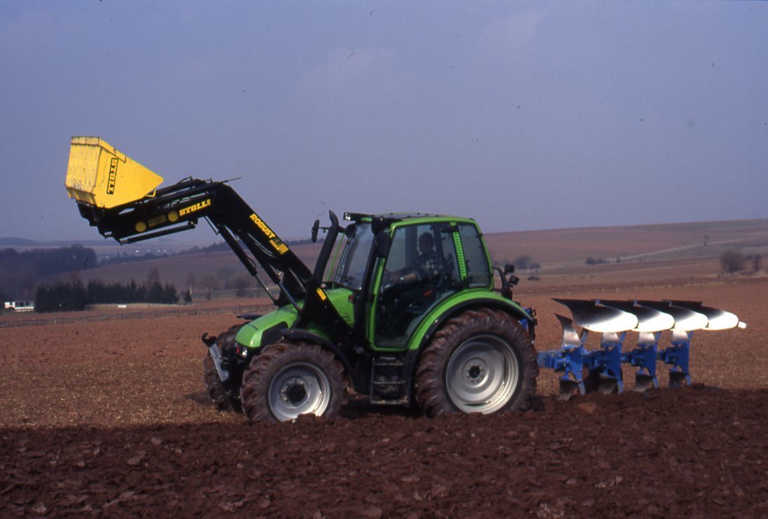 Deutz-Fahr Agrotron 4.95 Mk1 Traktor mit Frontlader (Quelle: SDF Archiv)